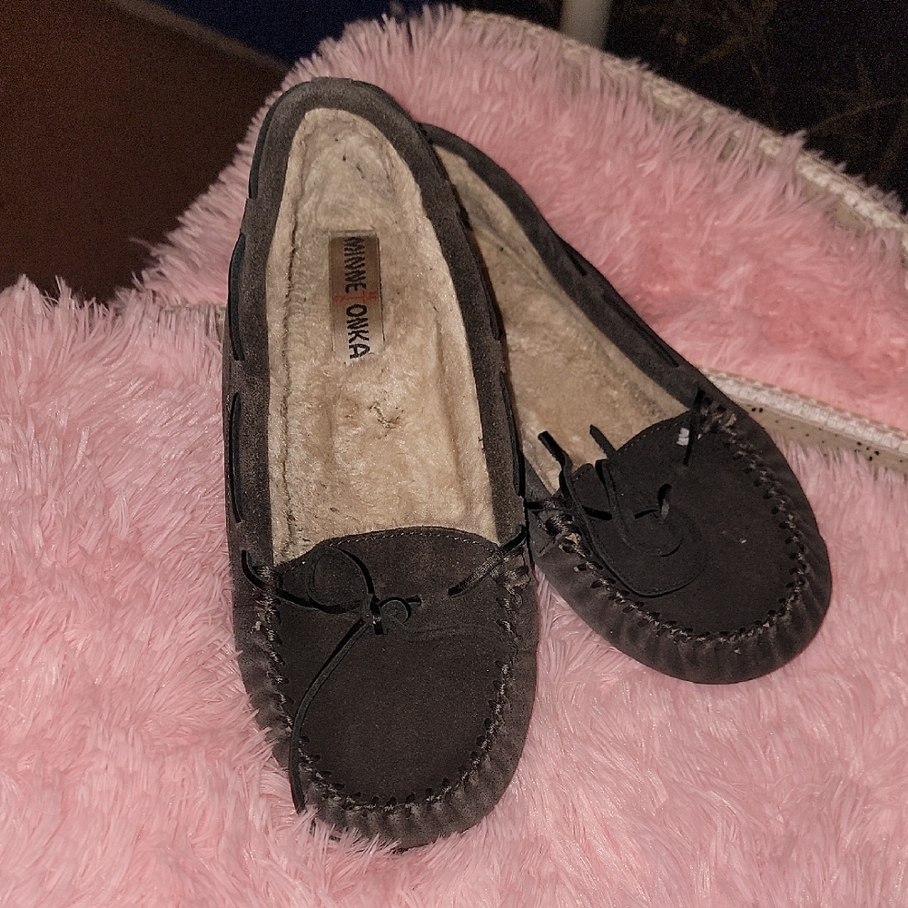 Minnetonka Women's Charcoal Moccasins